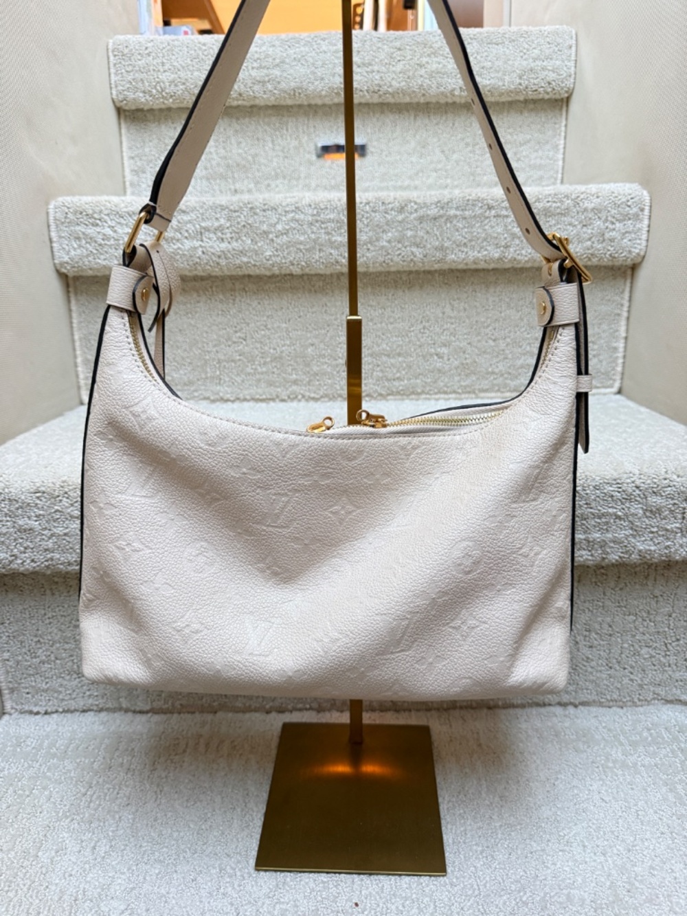 Louis Vuitton Empreinte Monogram Sac Sport in Cream Pre-Owned - Picture 11 of 16